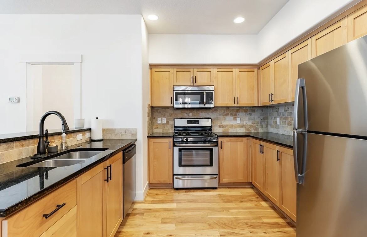 370 Sw 204th Ter #1 - Photo 7 of 22