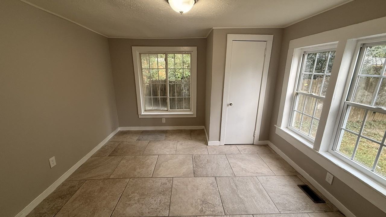 4133 Mcclain St #1 - Photo 5 of 10