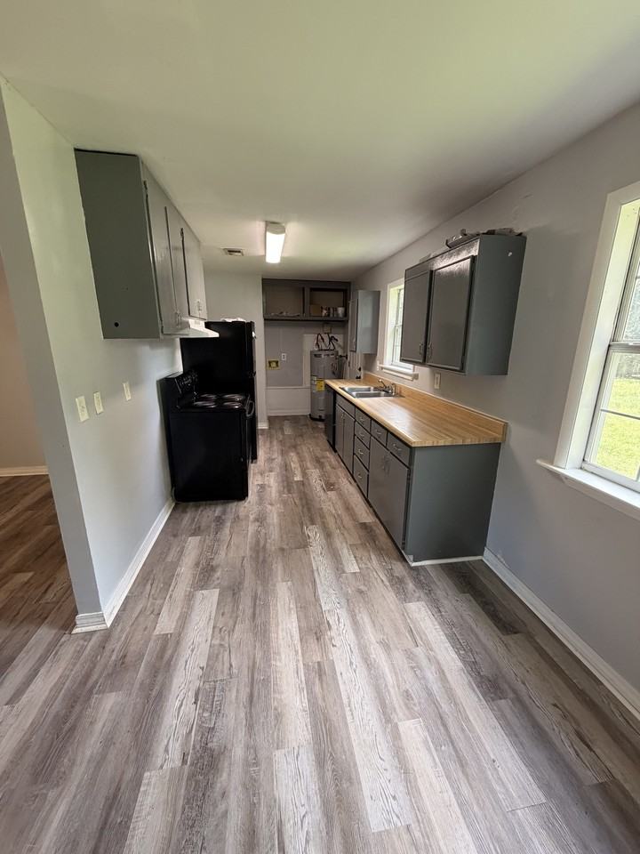 5653 Brooks Ln - Photo 2 of 8