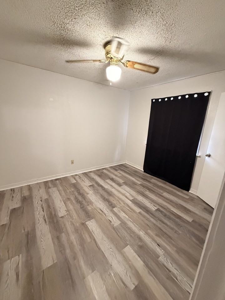 5653 Brooks Ln - Photo 5 of 8