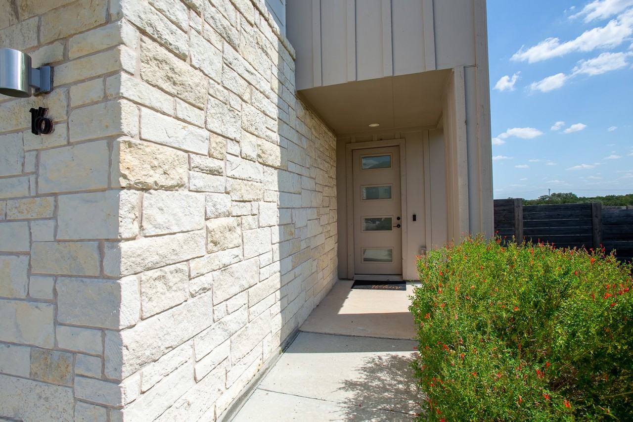 5315 La Crosse Ave #16 - Photo 3 of 35
