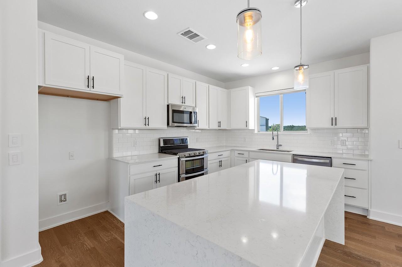 5315 La Crosse Ave #16 - Photo 7 of 35