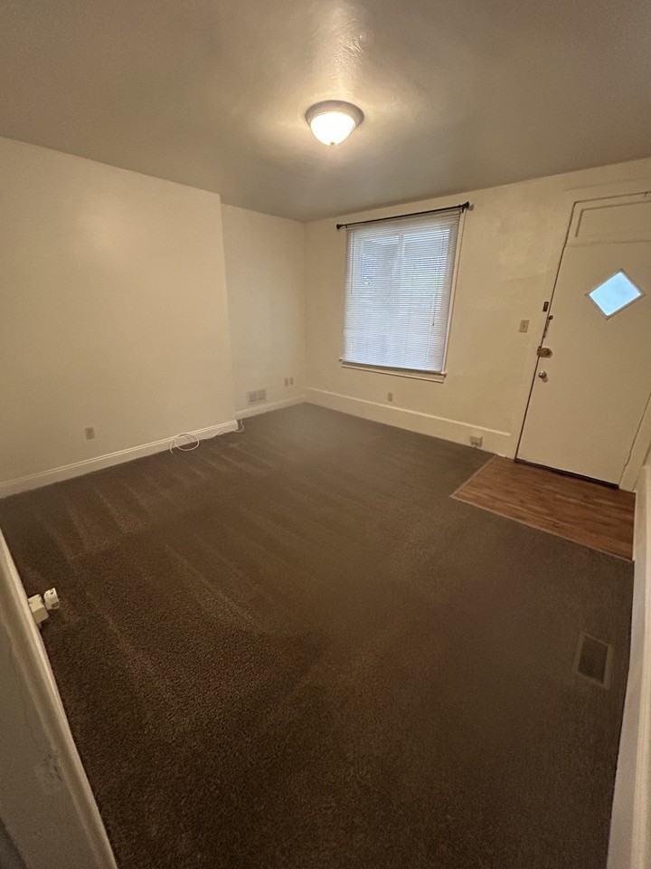 230 Jasper St #1 - Photo 6 of 19