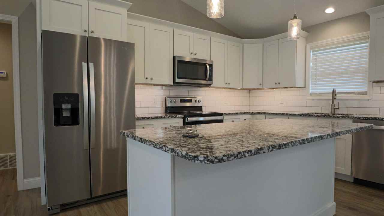 233 Oak Grove Cir - Photo 5 of 13