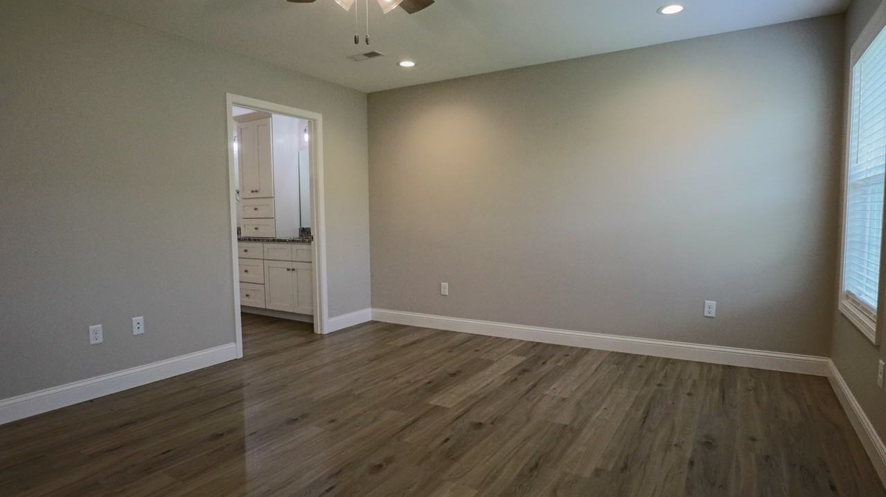 233 Oak Grove Cir - Photo 7 of 13