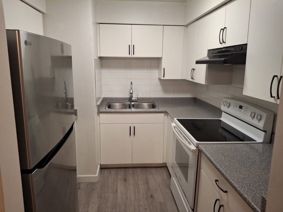 301 Highland Way #1 - Photo 4 of 11