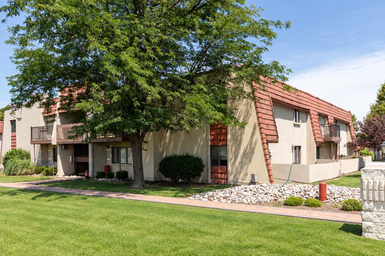 Aragon Apartments - Photo 5 of 50