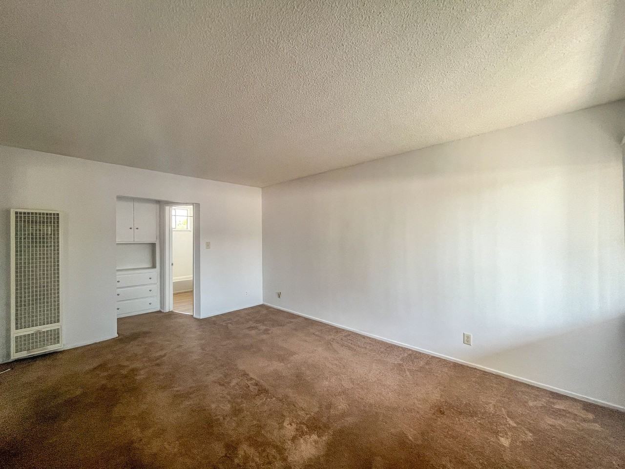 1069 Browning Blvd - Photo 2 of 5