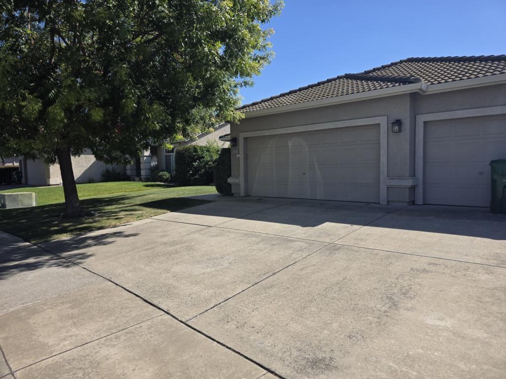 9360 Pioneer Cir - Photo 4 of 18