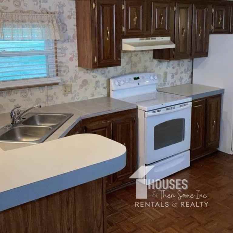 101 N Jamestowne Dr - Photo 5 of 17