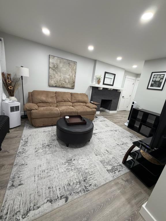 1872 Davis St Apt A - Photo 2 of 17