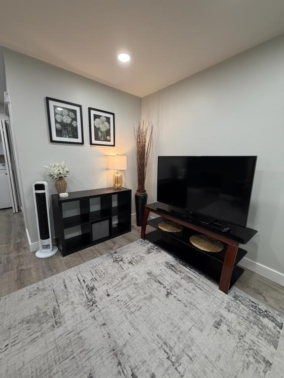 1872 Davis St Apt A - Photo 4 of 17