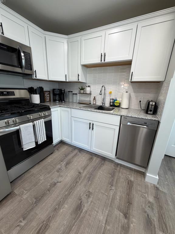 1872 Davis St Apt A - Photo 5 of 17