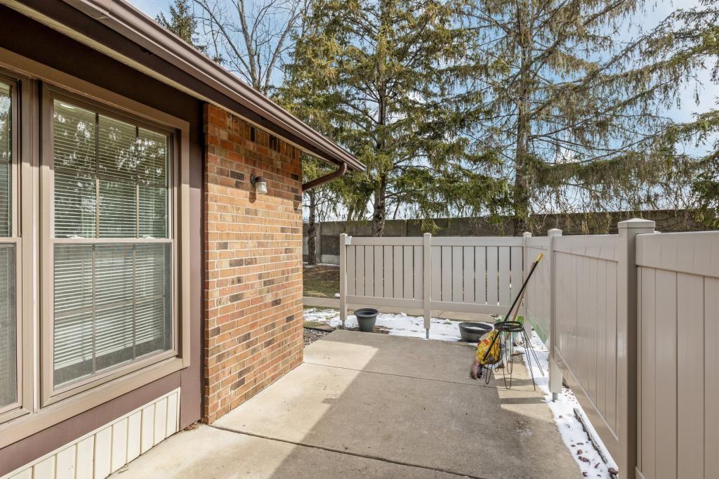 40526 Newport Dr - Photo 5 of 24