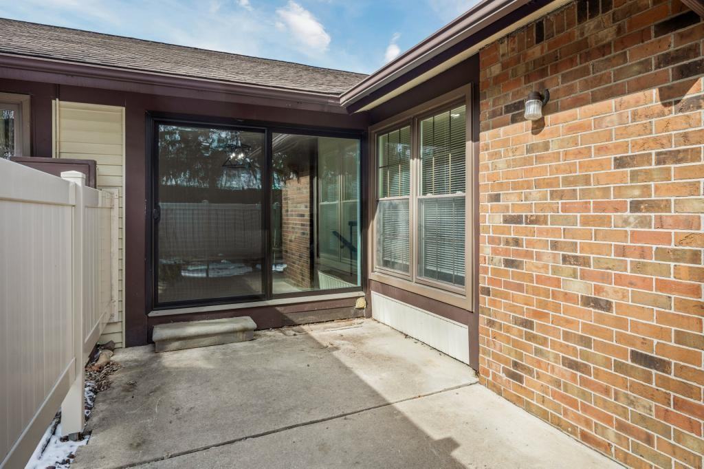 40526 Newport Dr - Photo 6 of 24