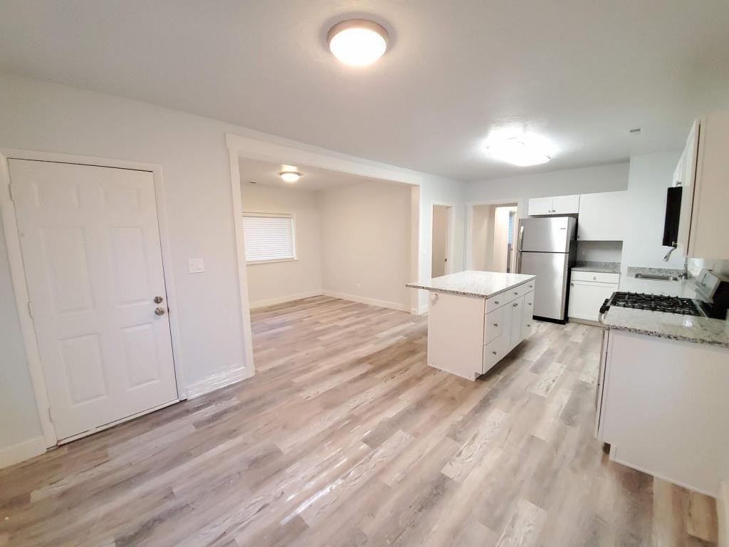 579 Cook St - Photo 4 of 12