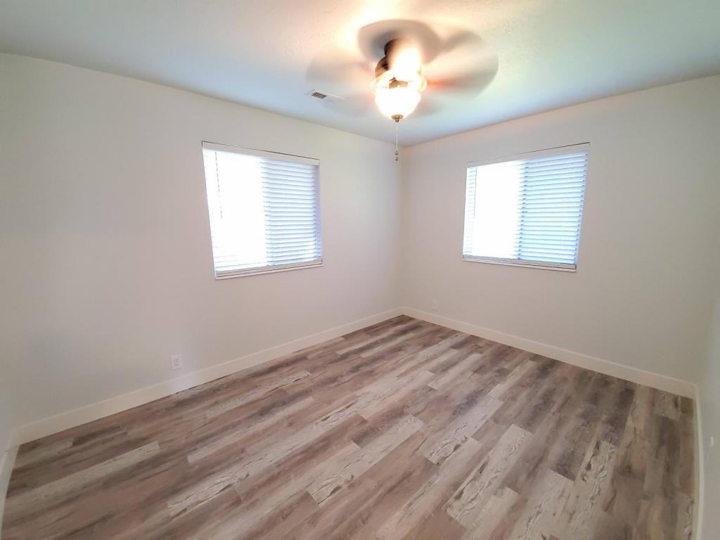 579 Cook St - Photo 5 of 12