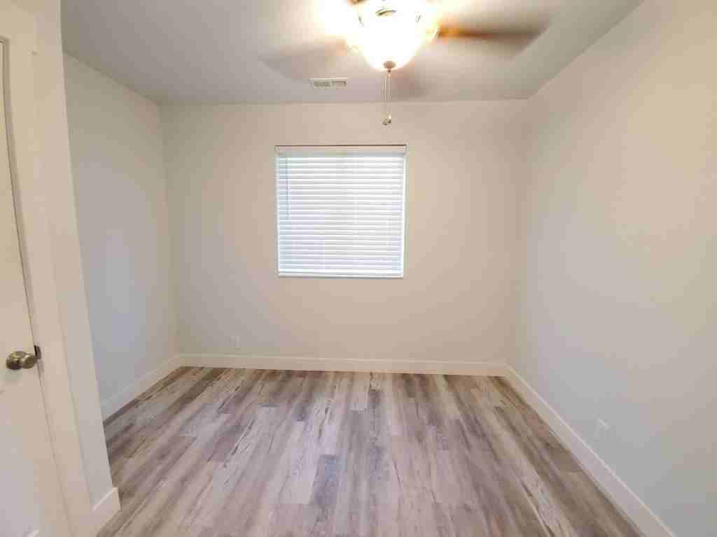 579 Cook St - Photo 6 of 12
