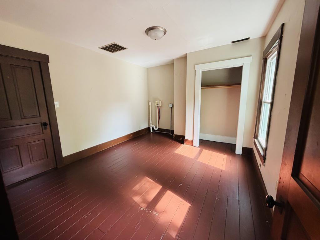 127 1/2 Sw 9th St - Photo 2 of 7