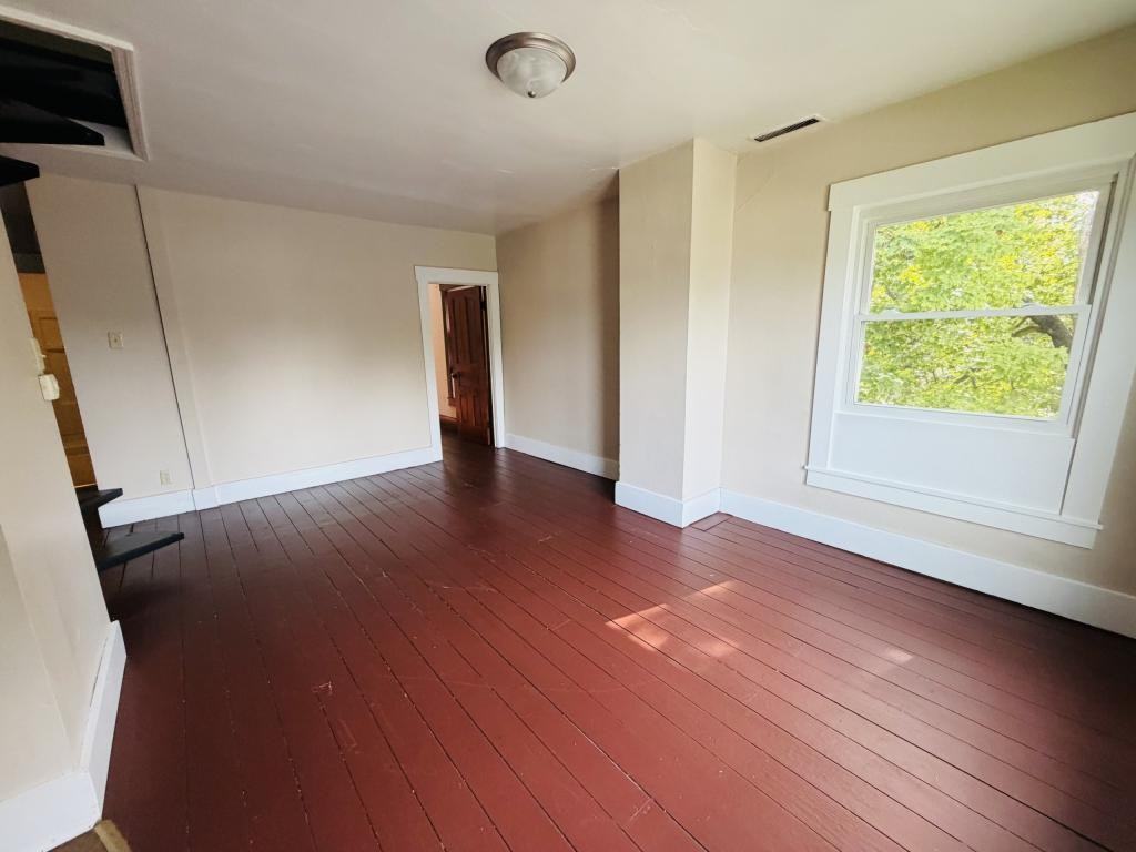 127 1/2 Sw 9th St - Photo 3 of 7