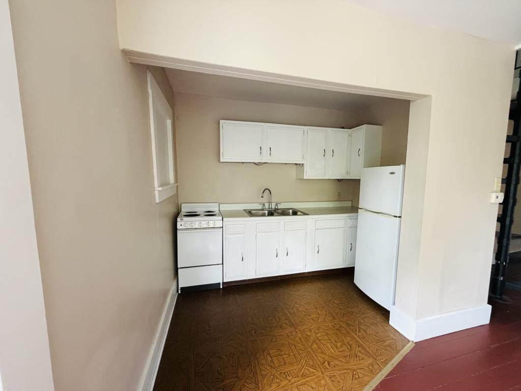 127 1/2 Sw 9th St - Photo 4 of 7