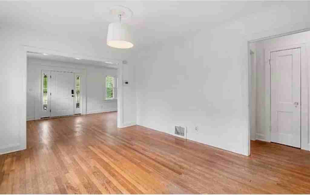 5841 Harrison St - Photo 3 of 12