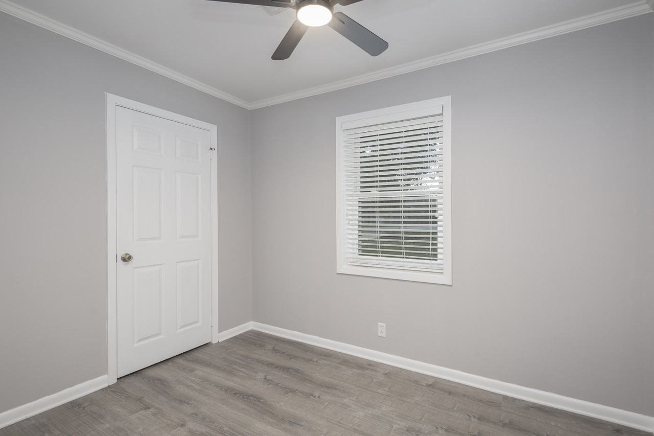 203 Holly Ridge Dr - Photo 2 of 15