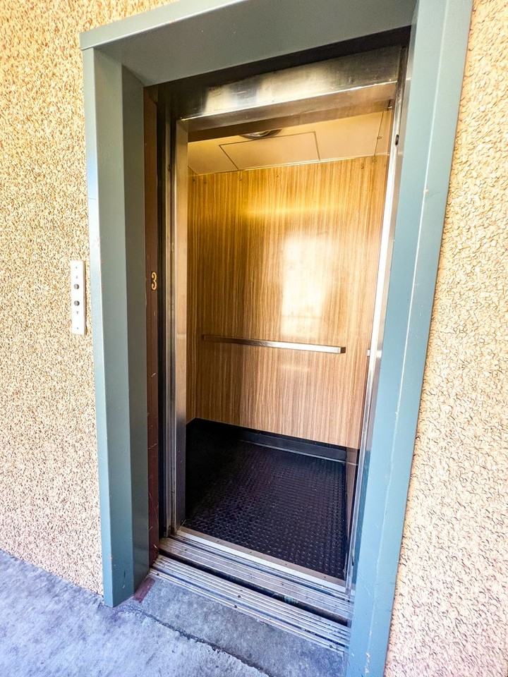 IRO Apartments - Photo 4 of 15