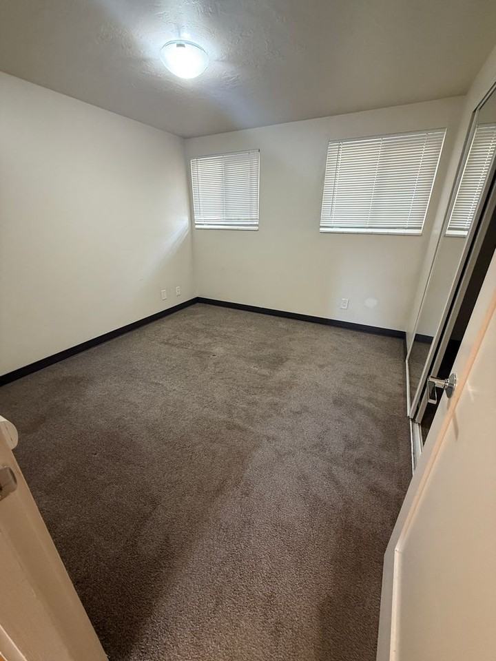 IRO Apartments - Photo 7 of 15