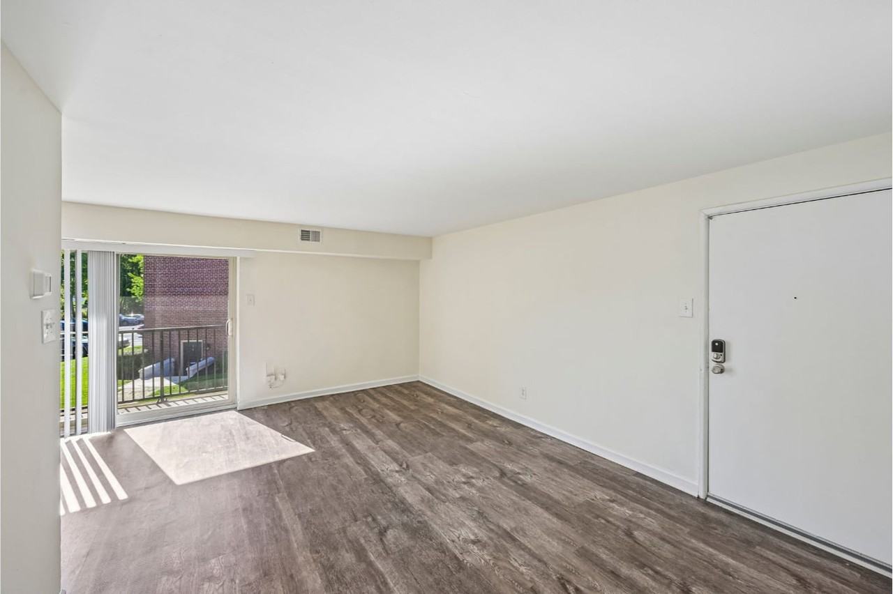 Chesterfield Apartment Homes - Photo 5 of 35