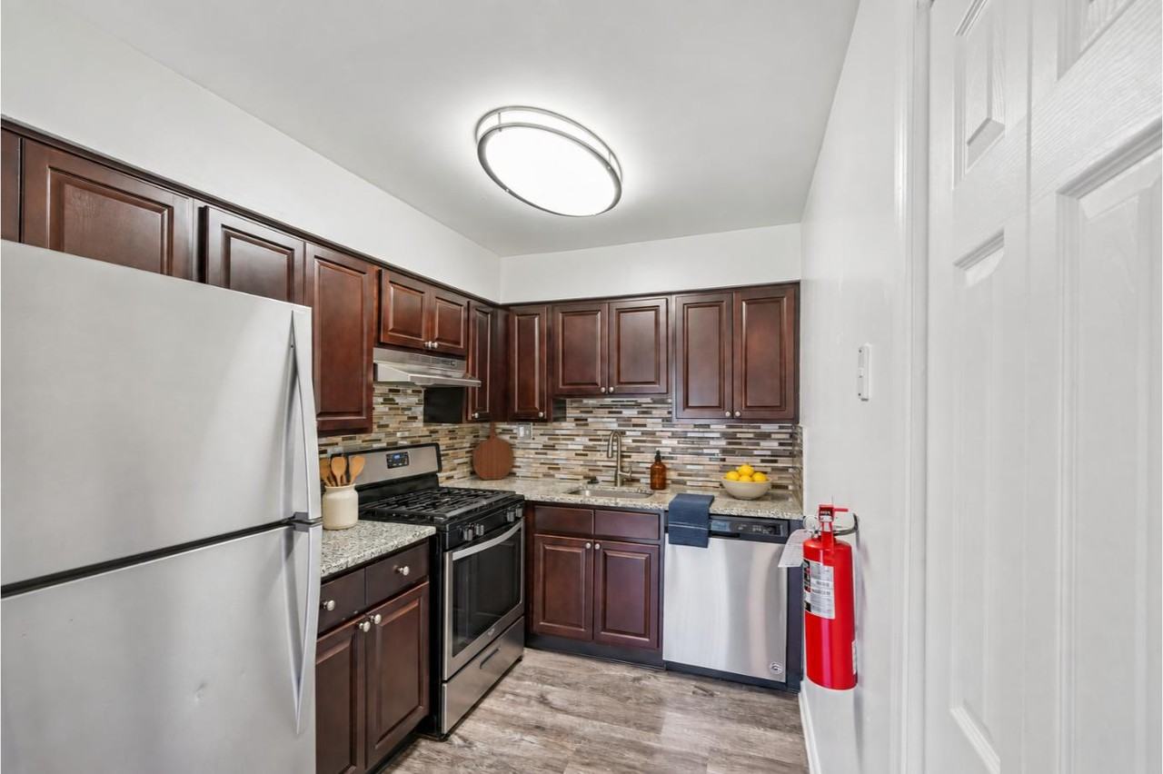 Chesterfield Apartment Homes - Photo 6 of 35