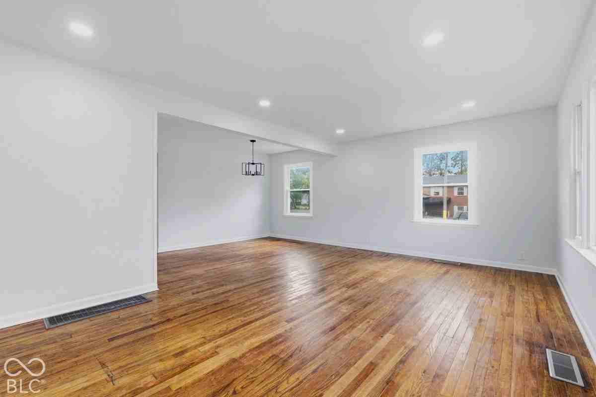 4711 Carvel Ave - Photo 4 of 32