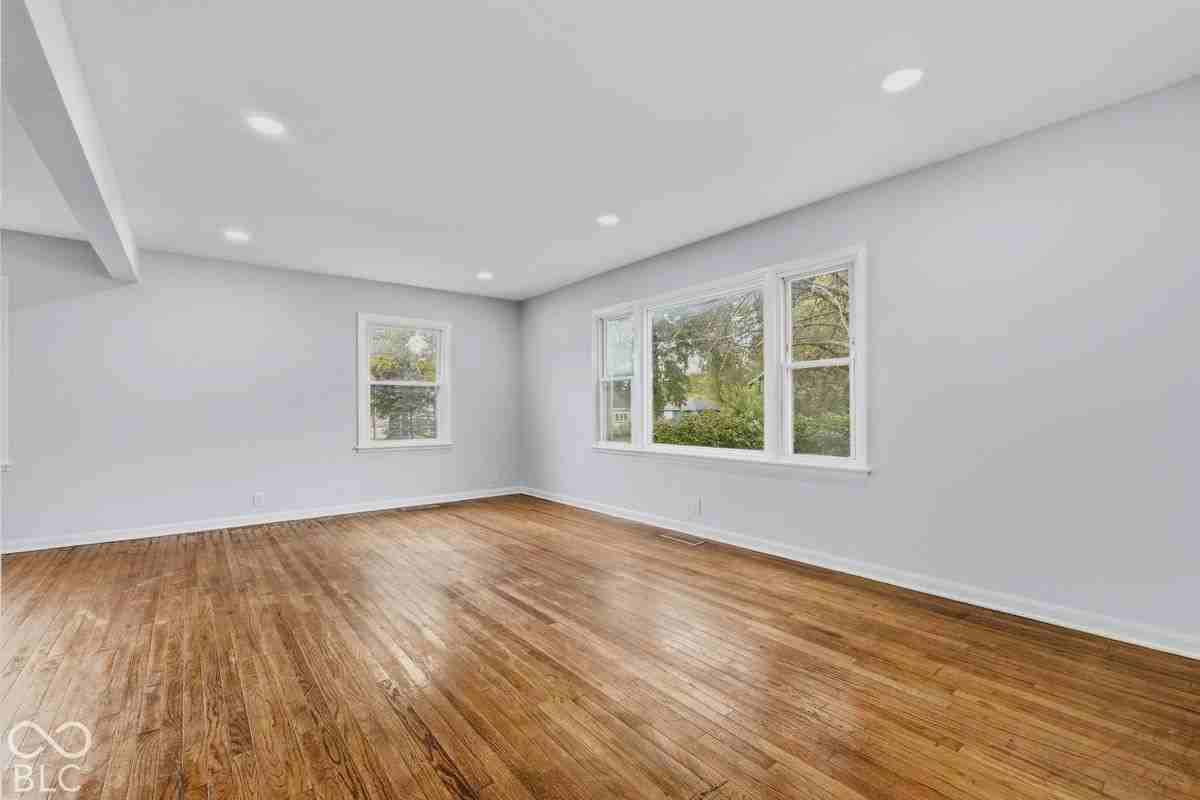 4711 Carvel Ave - Photo 5 of 32