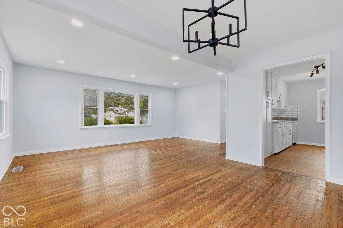 4711 Carvel Ave - Photo 7 of 32