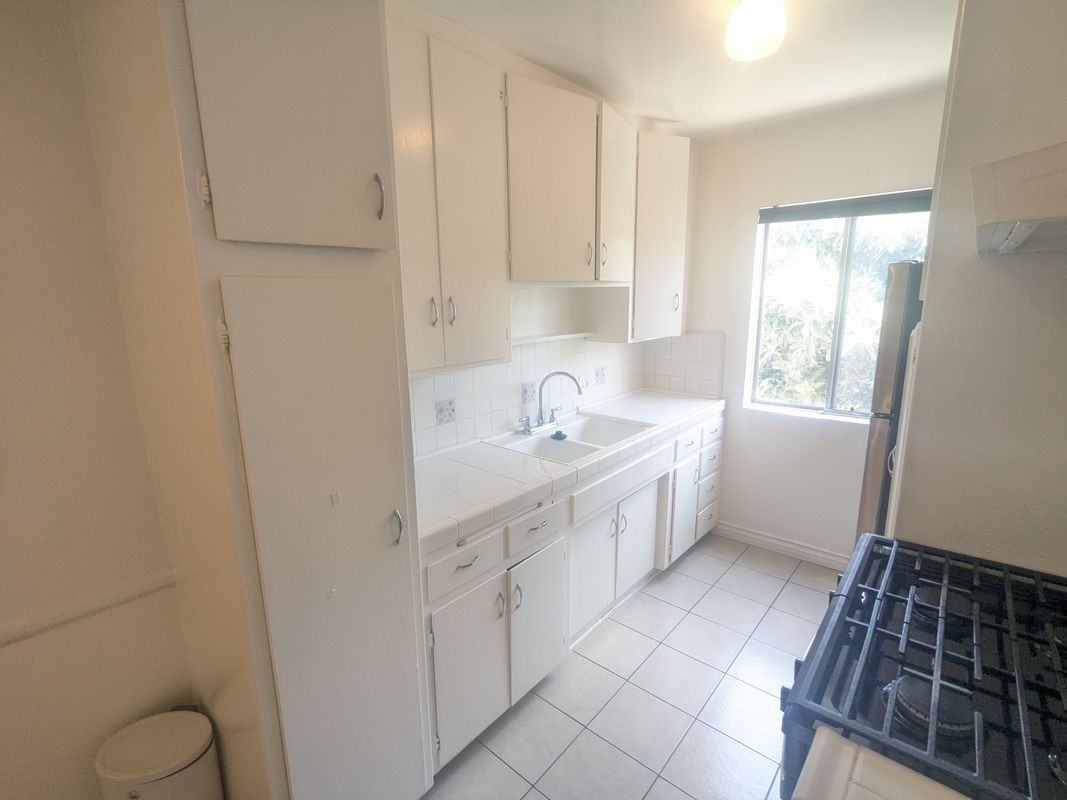 5717 La Mirada Ave ##6 - Photo 4 of 14