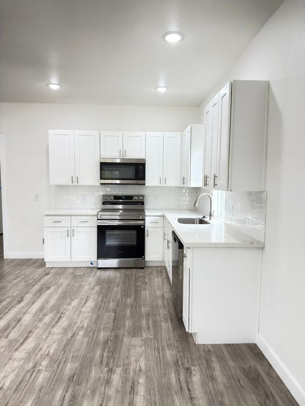 7502 Laura Koppe Rd ##B - Photo 3 of 17