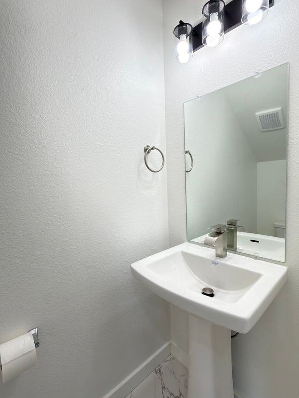 7502 Laura Koppe Rd ##B - Photo 6 of 17