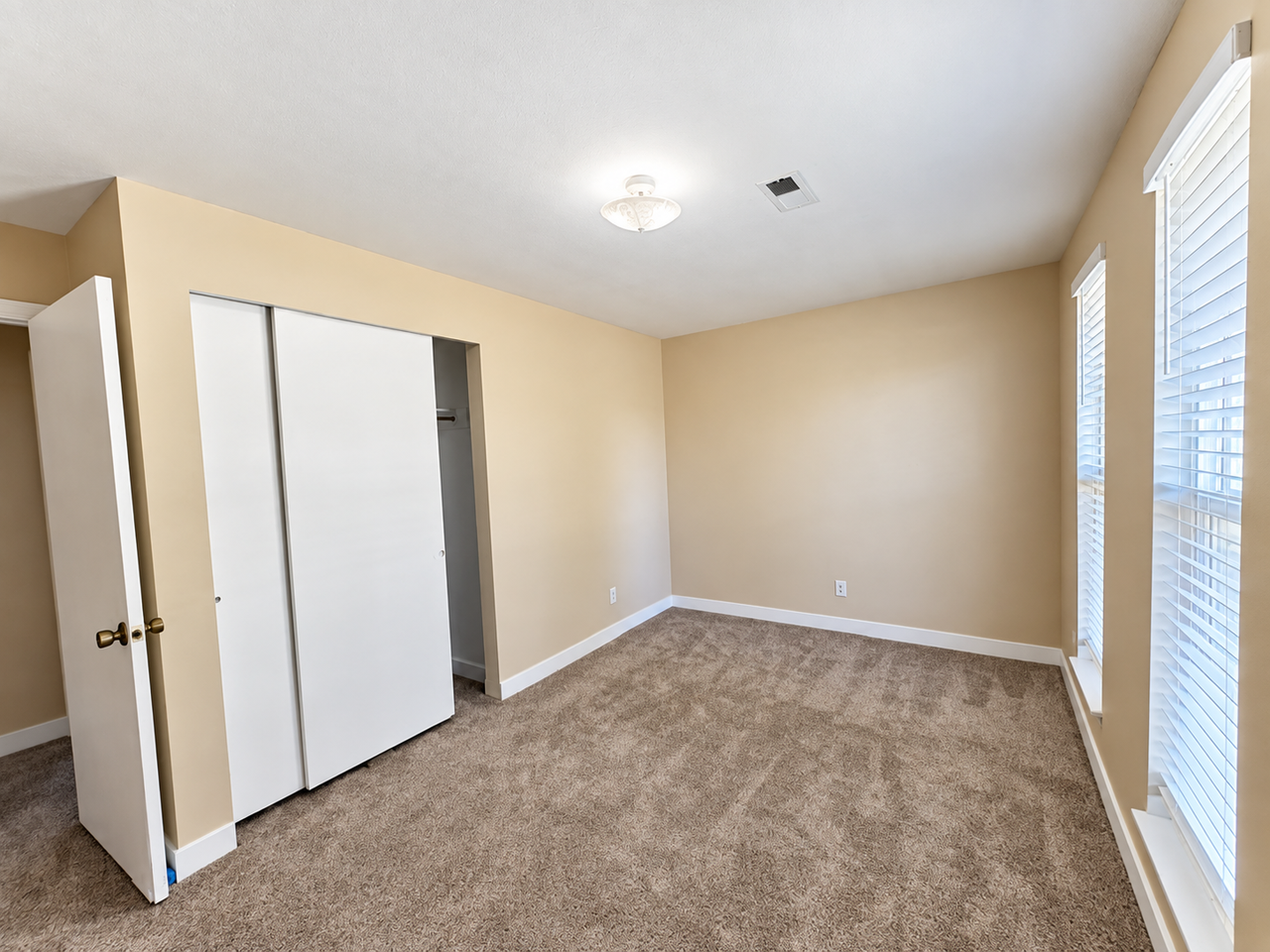84 Eastsouth - Photo 5 of 16
