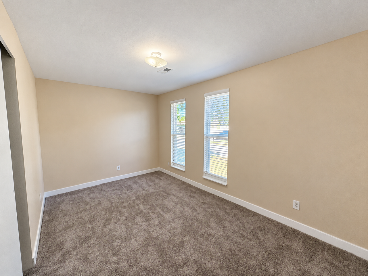 84 Eastsouth - Photo 4 of 16