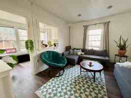 featured image of 207 N Pinckney St #1