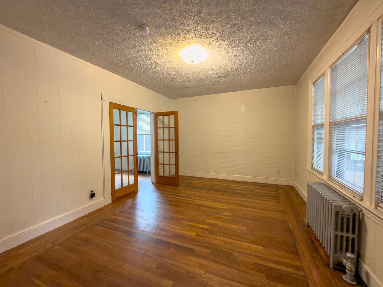 27 Cottage St - Photo 4 of 15