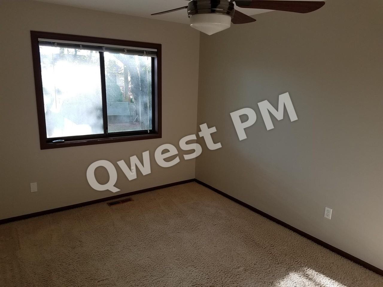 5898 Madison Ave Se - Photo 6 of 12