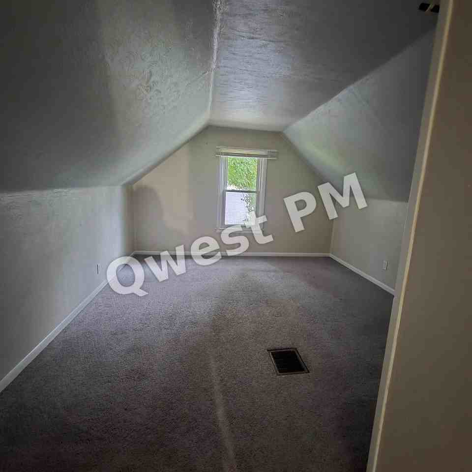 1127 Eastmont Dr Se - Photo 7 of 8