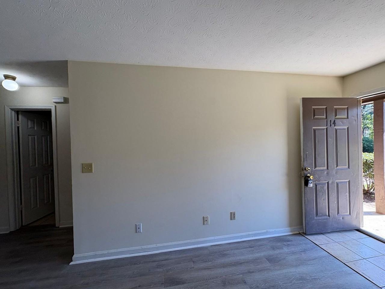 114 Mitchell Cir - Photo 2 of 13