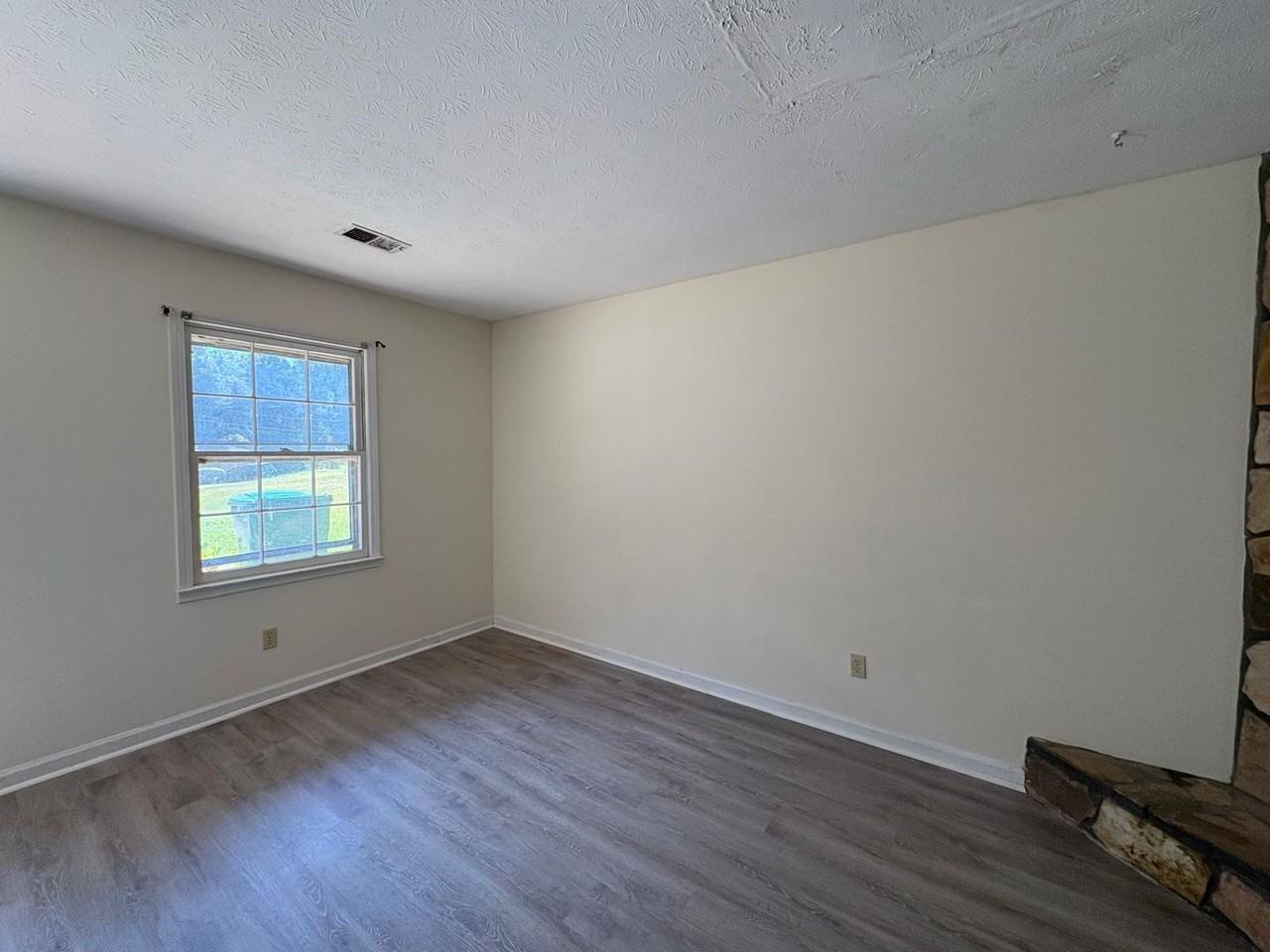114 Mitchell Cir - Photo 3 of 13