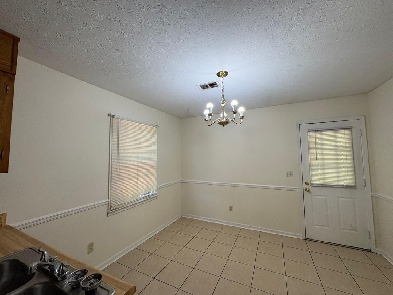 114 Mitchell Cir - Photo 7 of 13