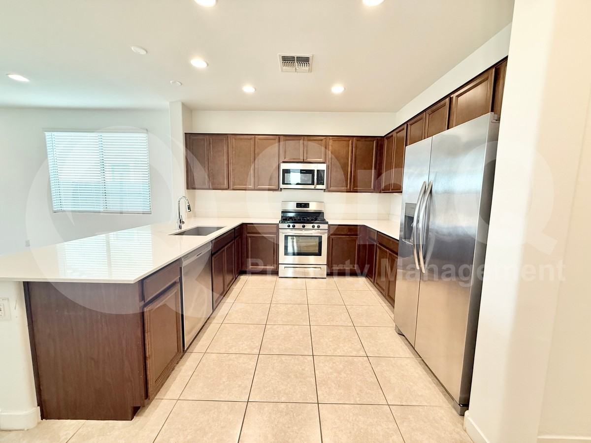 1236 E Irwin Ave - Photo 4 of 27