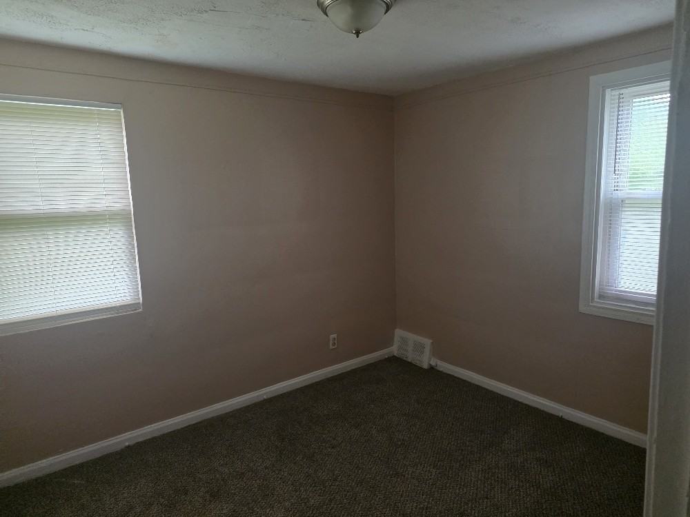8882 Rutherford St - Photo 6 of 10
