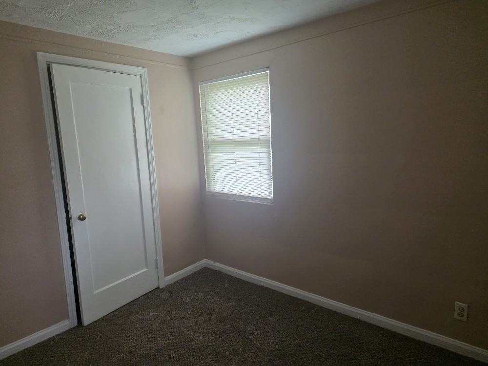 8882 Rutherford St - Photo 7 of 10