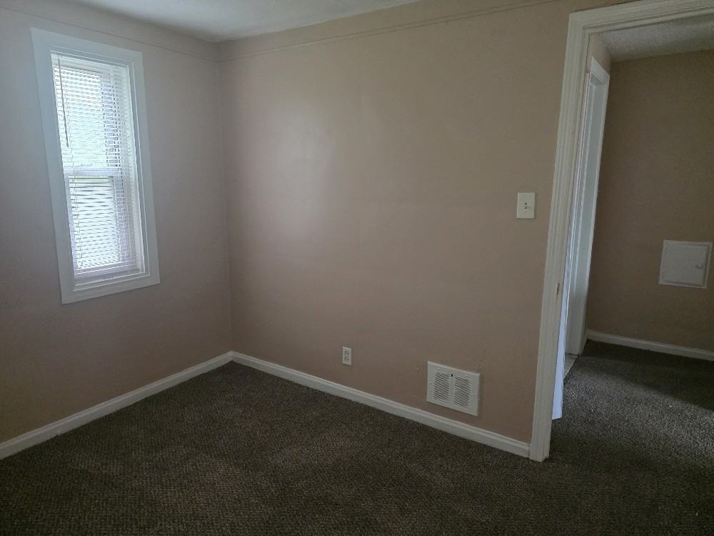 8882 Rutherford St - Photo 3 of 10